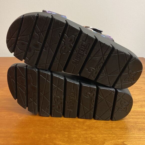 Alegria Vita Sugar Skulls Slide Sandals Size 36 | 6-6.5 - Picture 9 of 14